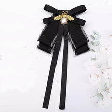 Load image into Gallery viewer, DOUBLE RIBBON BEE PEARL